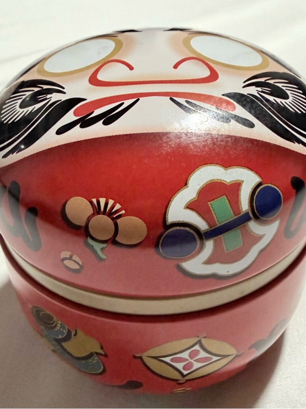Japanese Red Daruma lacquer-style tea tin container. 100g of Loose Leaf Tea Tin